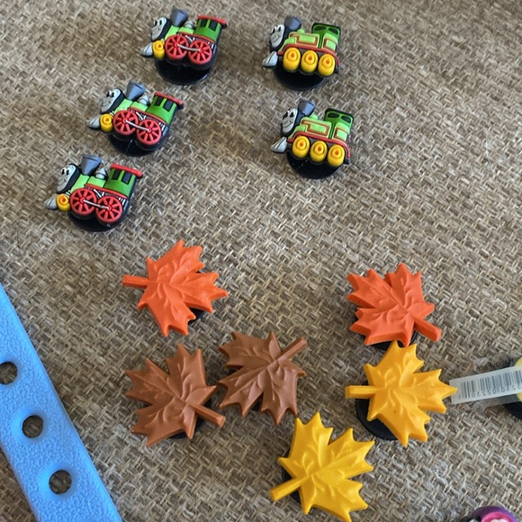 CROCS JIBBITZ charms Thomas train Disney Princess hello Kitty bracelets - Picture 4 of 6